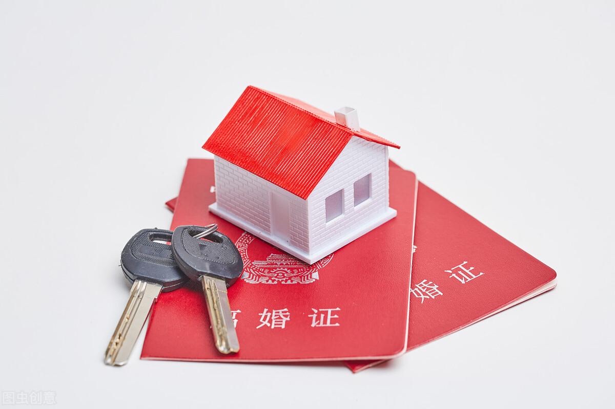 夫妻离婚时房贷未结清，房屋所有权归谁？